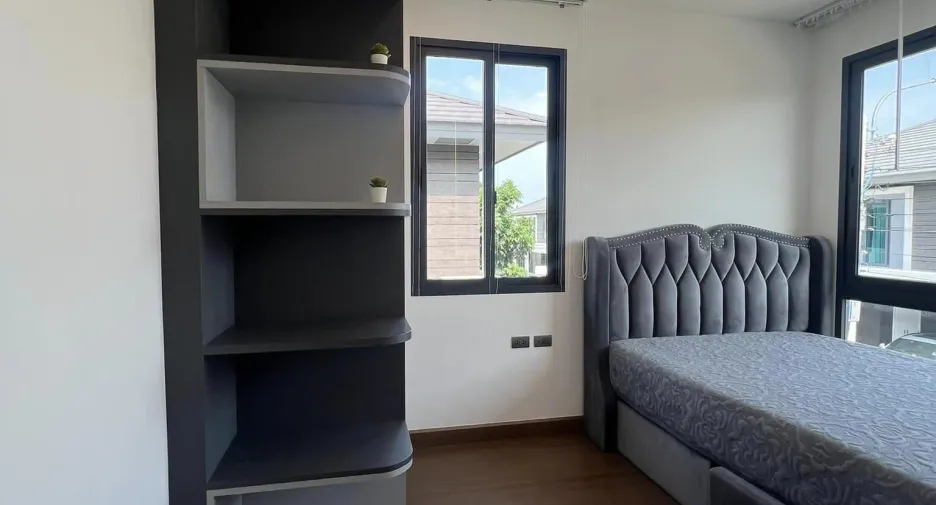 For sale and for rent 4 bedrooms house in Bang Phli, Samut Prakan