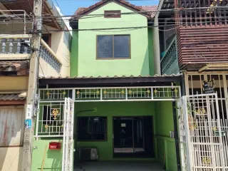 出售 2 卧室 联排别墅 在 Bang Khun Thian, 曼谷