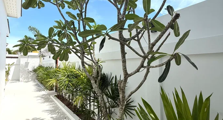 For sale 3 bedrooms villa in Mueang Phuket, Phuket