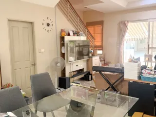 Reihenhaus zum Kauf mit 3 Zimmer in Saphan Sung, Bangkok