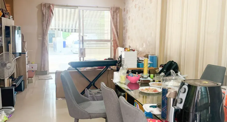 Reihenhaus zum Kauf mit 3 Zimmer in Saphan Sung, Bangkok