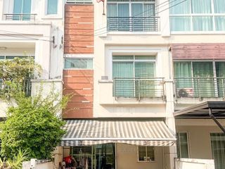 Reihenhaus zum Kauf mit 3 Zimmer in Saphan Sung, Bangkok