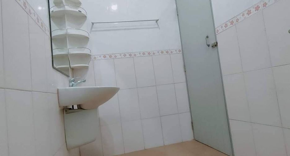 For sale 3 bedrooms townhouse in Thawi Watthana, Bangkok