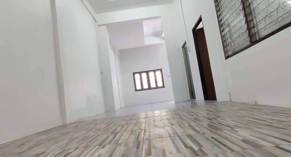 For sale 3 bedrooms townhouse in Thawi Watthana, Bangkok