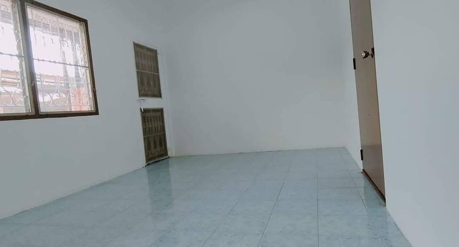 For sale 3 bedrooms townhouse in Thawi Watthana, Bangkok