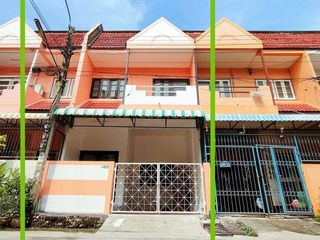 For sale 3 bedrooms townhouse in Thawi Watthana, Bangkok