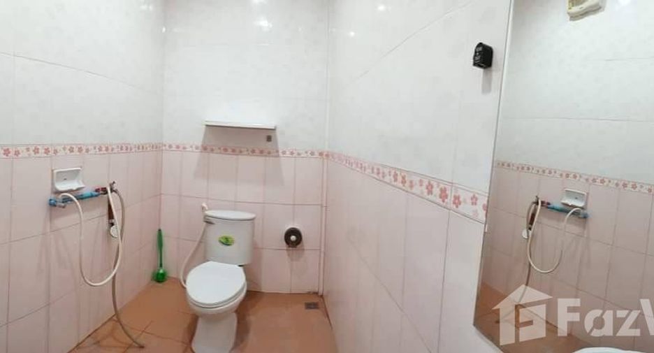 For sale 3 bedrooms townhouse in Thawi Watthana, Bangkok
