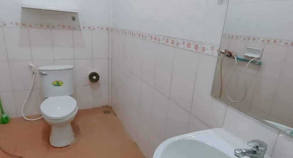 For sale 3 bedrooms townhouse in Thawi Watthana, Bangkok