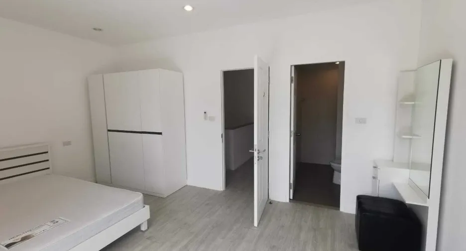 For rent 3 bedrooms townhouse in Thalang, Phuket