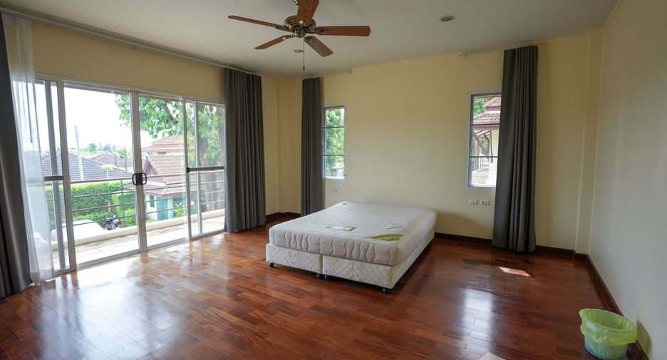 À louer 5 chambres villa à Mueang Phuket, Phuket