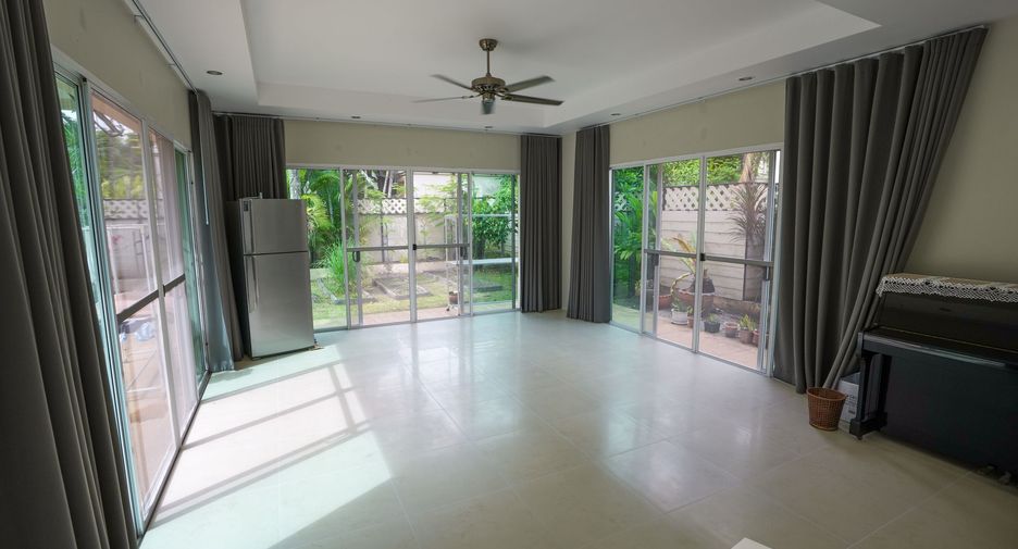 À louer 5 chambres villa à Mueang Phuket, Phuket