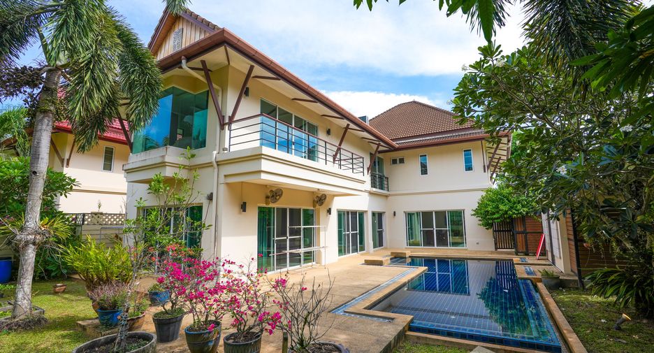 À louer 5 chambres villa à Mueang Phuket, Phuket