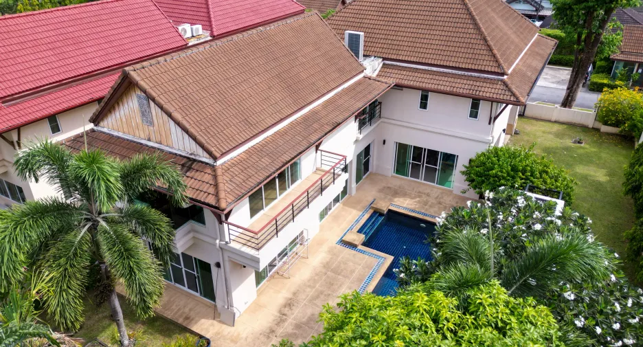 À louer 5 chambres villa à Mueang Phuket, Phuket