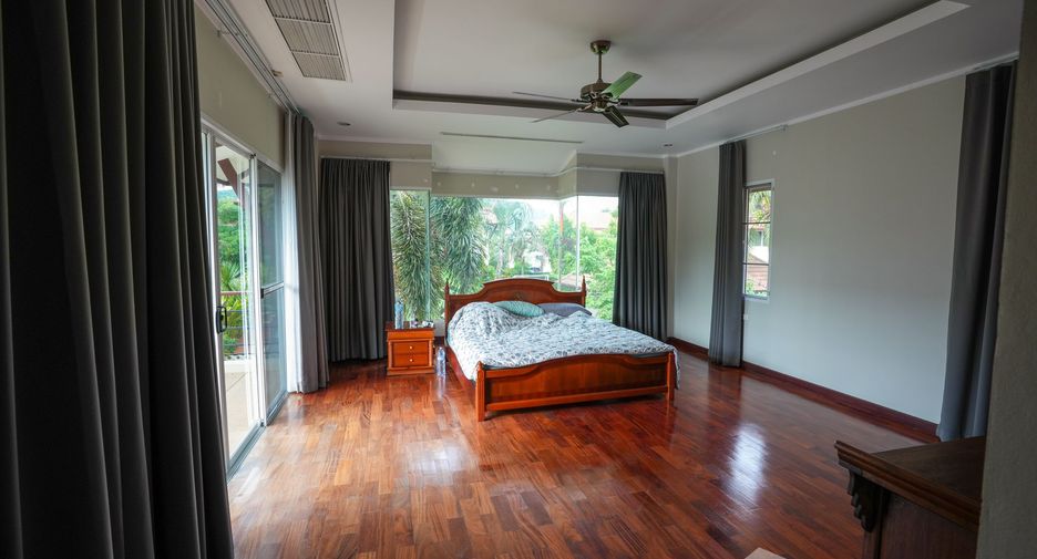 À louer 5 chambres villa à Mueang Phuket, Phuket