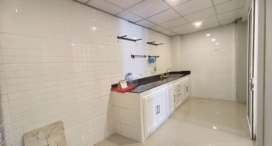Casa adosada en venta de 4 habitaciones en Bang Kruai, Nonthaburi