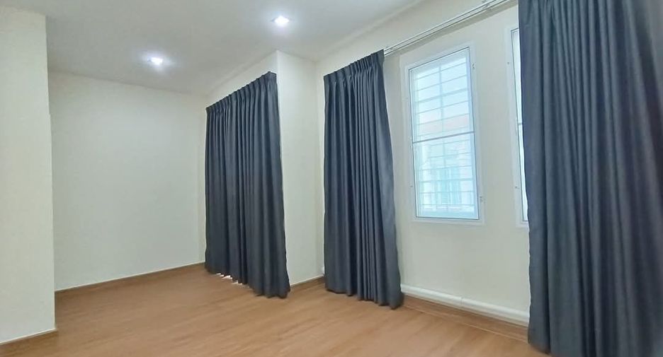 出售 4 卧室 联排别墅 在 Bang Kruai, Nonthaburi