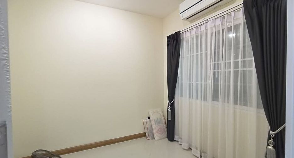 Casa adosada en venta de 4 habitaciones en Bang Kruai, Nonthaburi