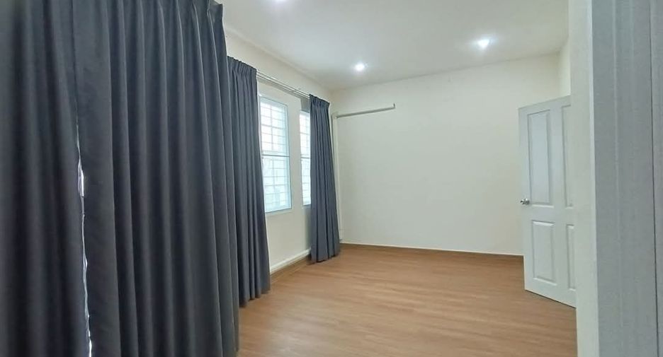 出售 4 卧室 联排别墅 在 Bang Kruai, Nonthaburi