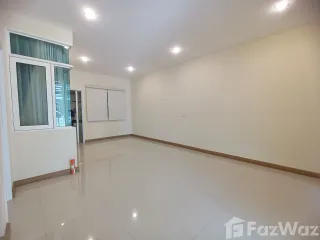 出售 4 卧室 联排别墅 在 Bang Kruai, Nonthaburi