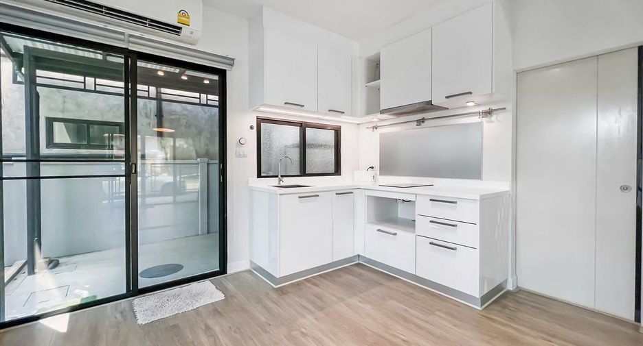 Casa adosada en venta de 3 habitaciones en Bang Kruai, Nonthaburi