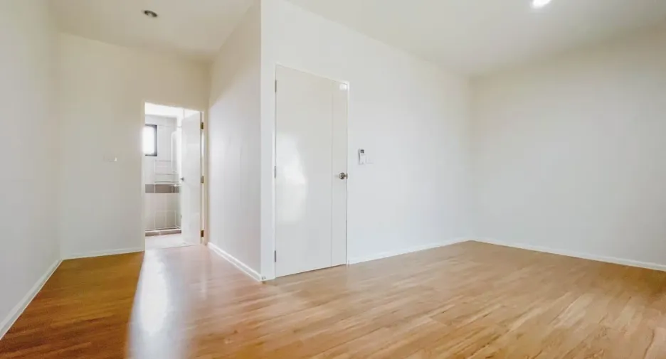 Casa adosada en venta de 3 habitaciones en Bang Kruai, Nonthaburi