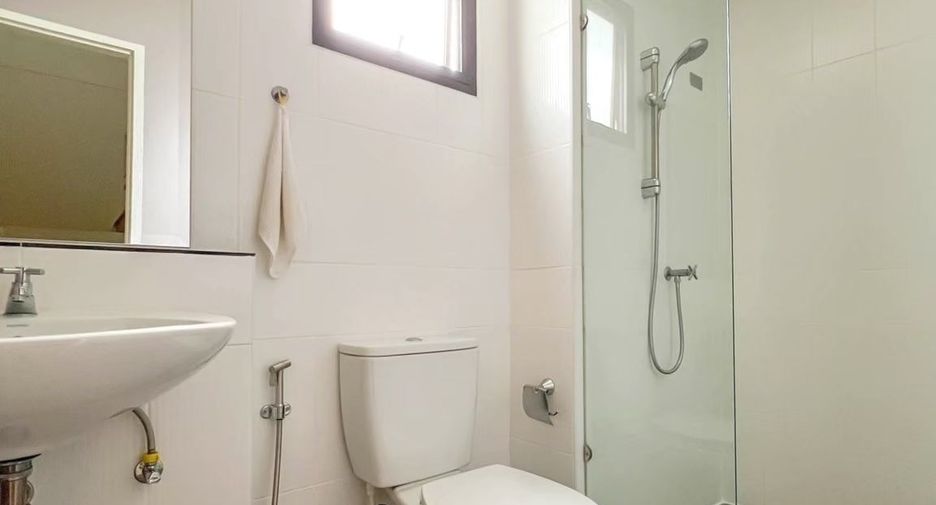 Casa adosada en venta de 3 habitaciones en Bang Kruai, Nonthaburi