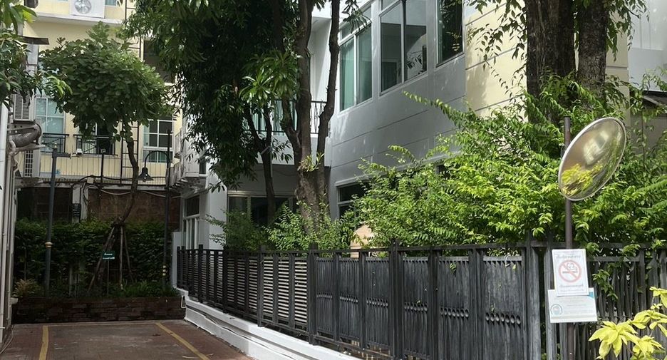 À vendre 5 chambres maison de ville à Bang Kho Laem, Bangkok