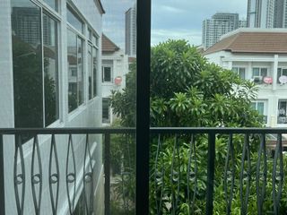 Casa adosada en venta de 5 habitaciones en Bang Kho Laem, Bangkok
