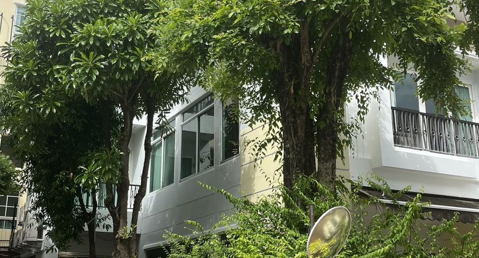 À vendre 5 chambres maison de ville à Bang Kho Laem, Bangkok