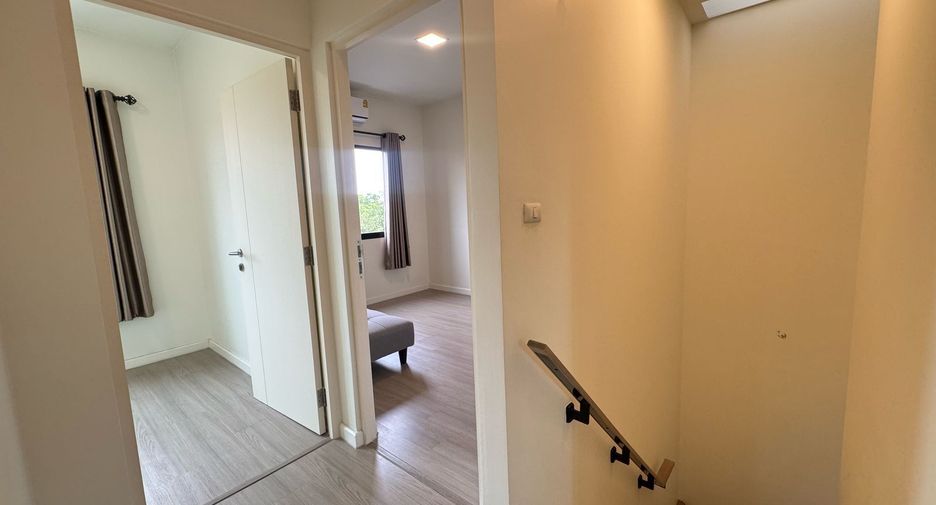 Casa adosada en venta de 3 habitaciones en Mueang Pathum Thani, Pathum Thani