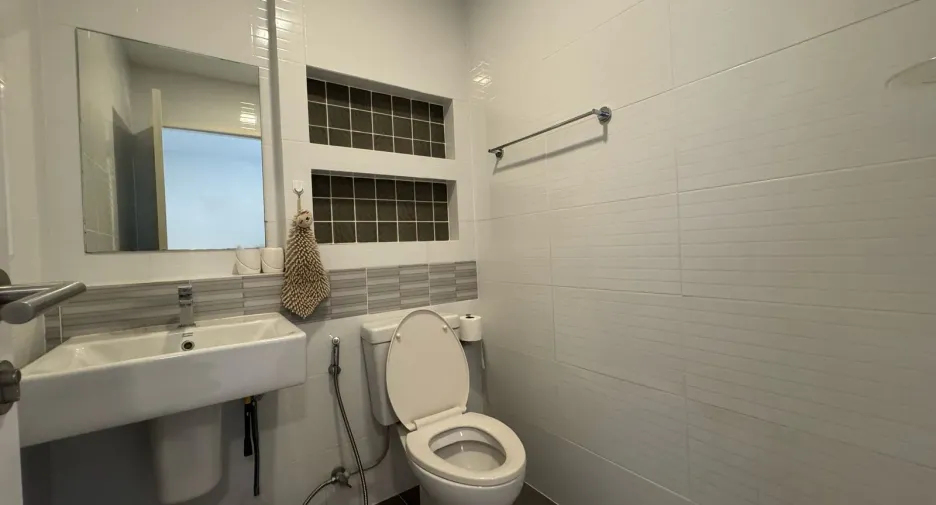 Casa adosada en venta de 3 habitaciones en Mueang Pathum Thani, Pathum Thani