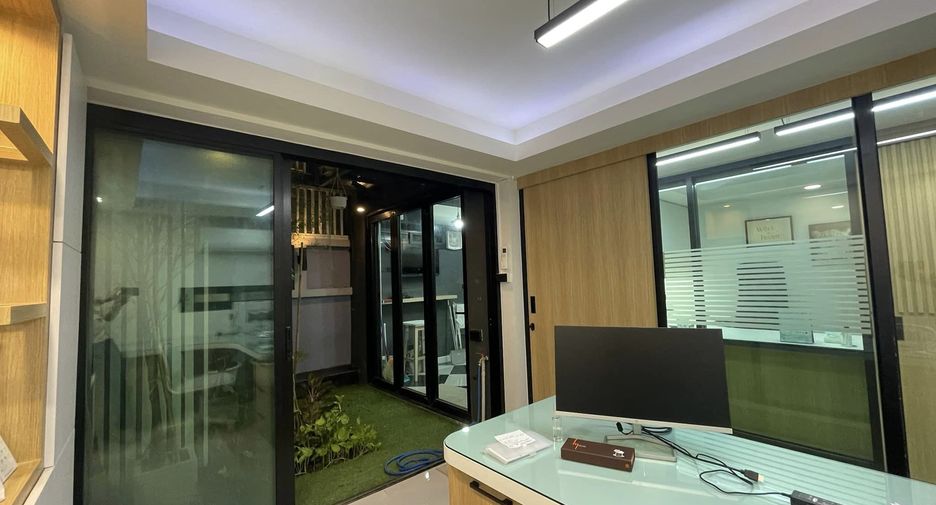 For sale and for rent 3 bedrooms townhouse in Bang Kapi, Bangkok