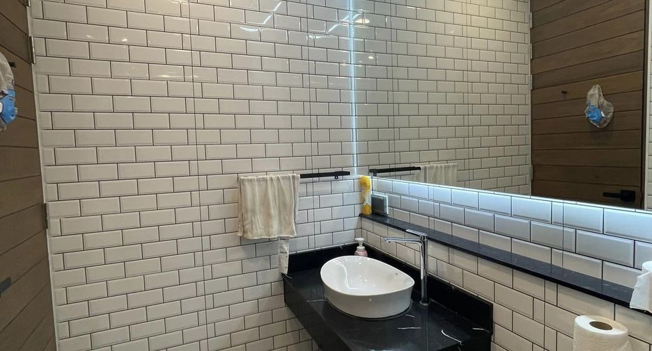 For sale and for rent 3 bedrooms townhouse in Bang Kapi, Bangkok