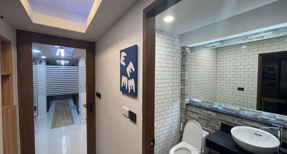For sale and for rent 3 bedrooms townhouse in Bang Kapi, Bangkok