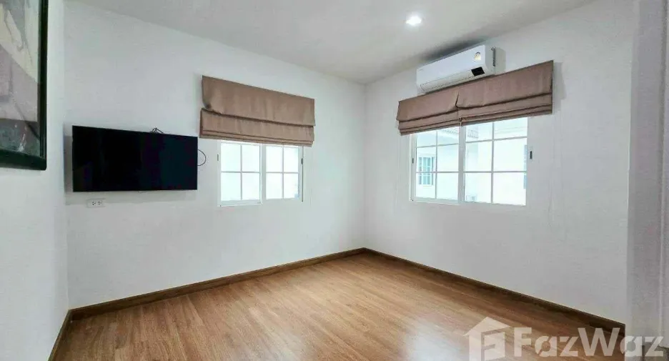 For rent 4 bedrooms house in Pak Kret, Nonthaburi