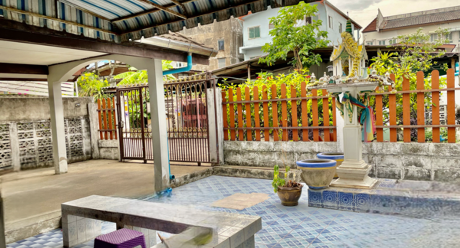 For sale 3 bedrooms house in Prawet, Bangkok