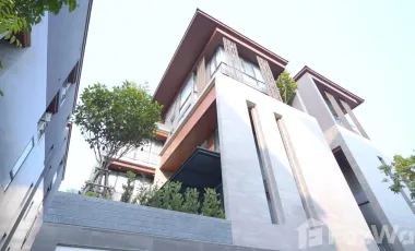 Casa en venta y en alquiler de 5 habitaciones en Yan Nawa, Bangkok