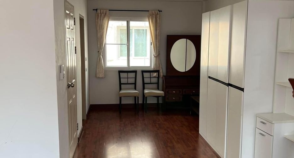 À vendre 3 chambres maison de ville à Phasi Charoen, Bangkok
