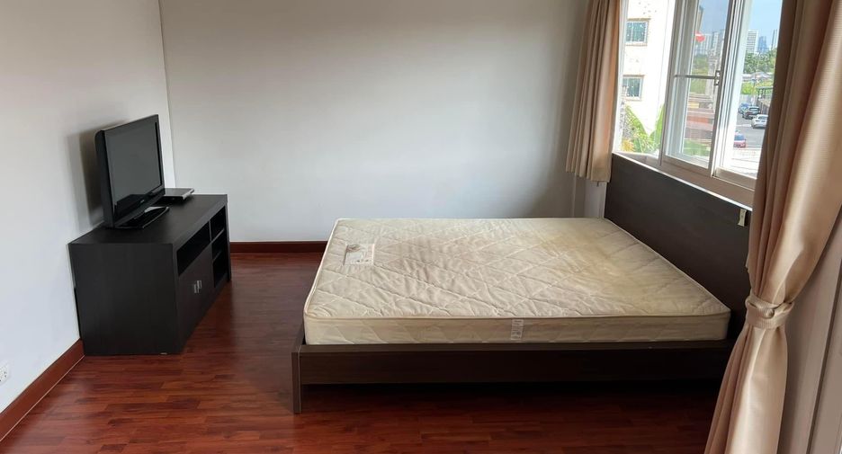 À vendre 3 chambres maison de ville à Phasi Charoen, Bangkok