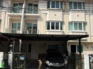 For sale 3 bedrooms townhouse in Phasi Charoen, Bangkok