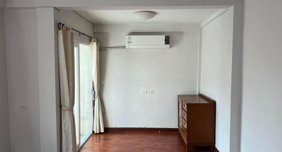 À vendre 3 chambres maison de ville à Phasi Charoen, Bangkok