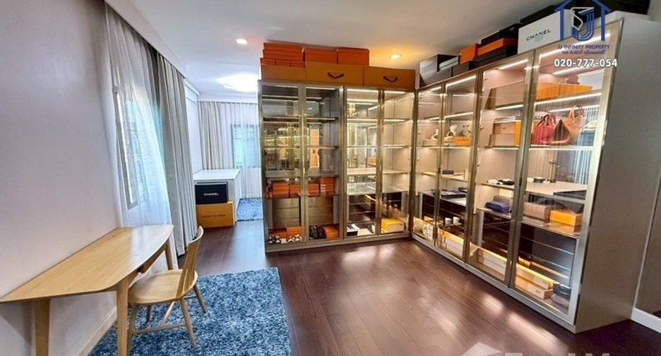 For sale 5 bedrooms house in Pak Kret, Nonthaburi