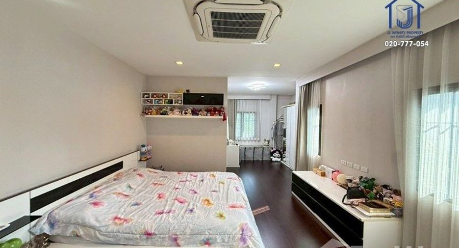 For sale 5 bedrooms house in Pak Kret, Nonthaburi