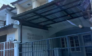 À vendre 2 chambres maison de ville à Bang Bua Thong, Nonthaburi