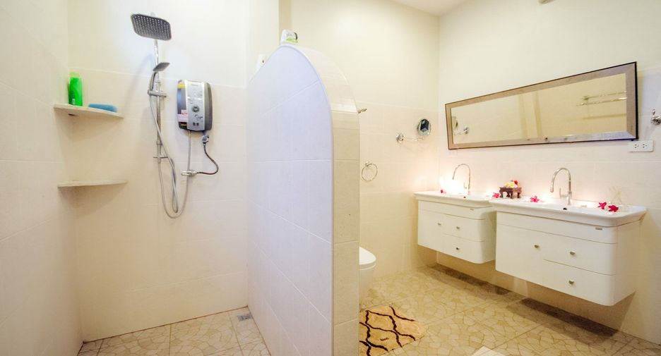For rent 2 bedrooms villa in Mueang Phuket, Phuket