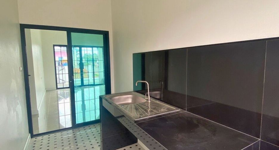 For sale 3 bedrooms house in Mueang Chanthaburi, Chanthaburi