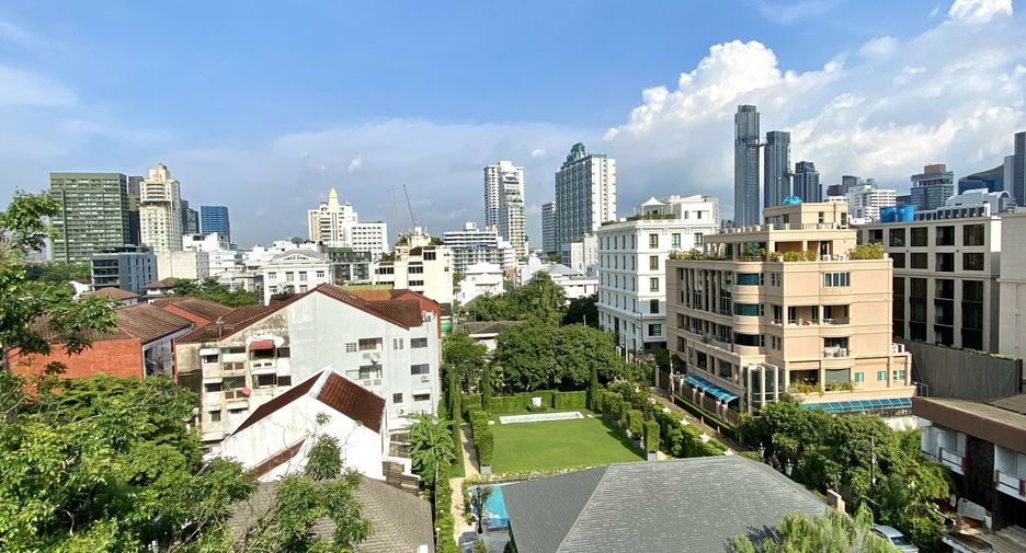 For sale and for rent 2 bedrooms condo in Watthana, Bangkok