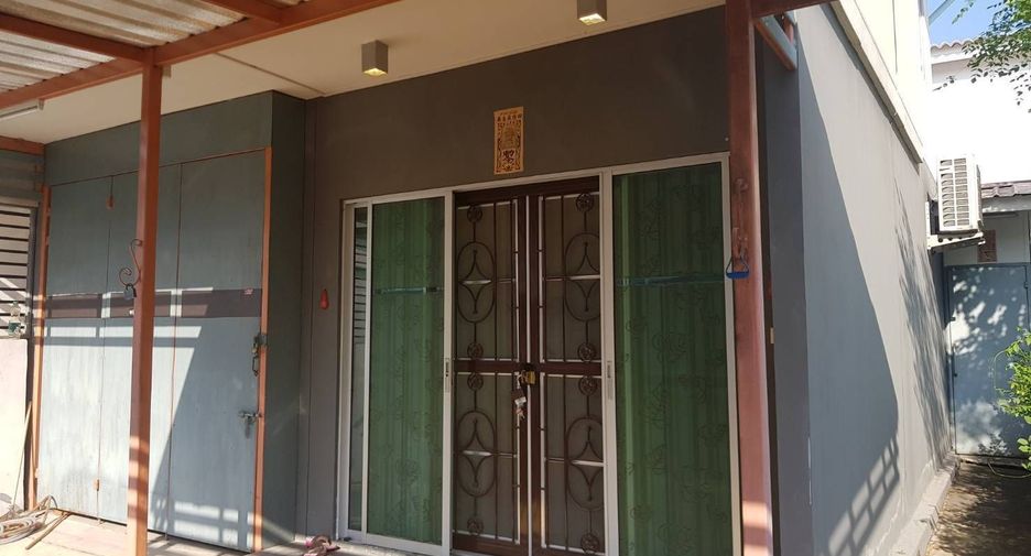 For sale 3 bedrooms townhouse in Prawet, Bangkok