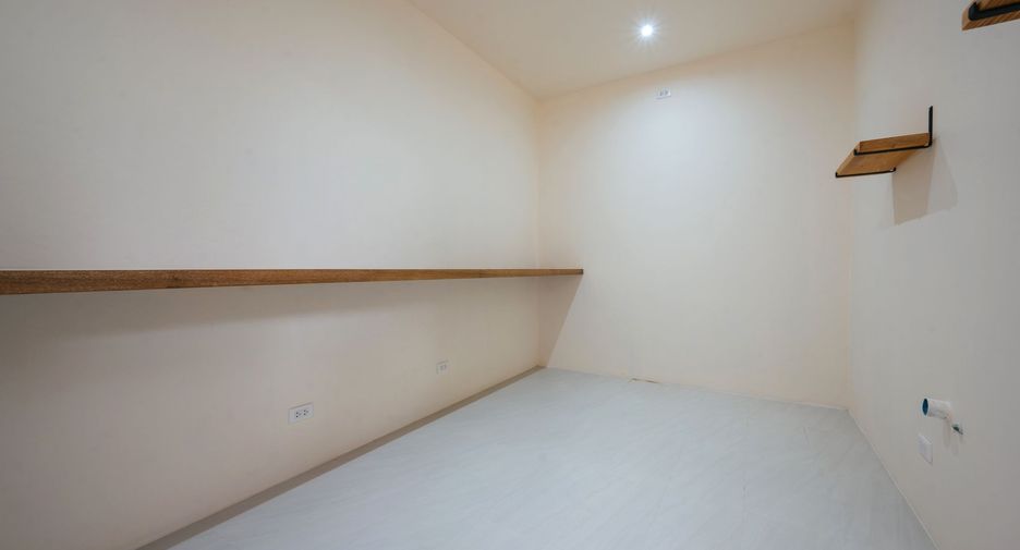 For rent 4 bedrooms villa in Mueang Phuket, Phuket