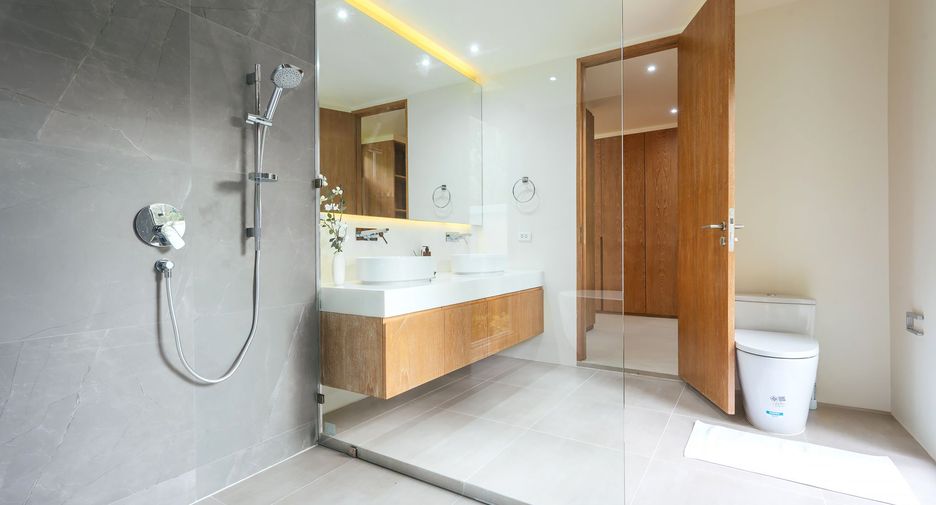 For rent 4 bedrooms villa in Mueang Phuket, Phuket